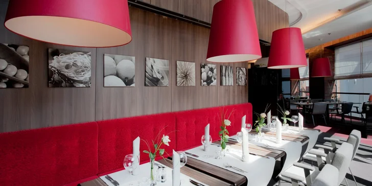 Moderní hotel v centru města Bielsko-Biała blízko u vlakového nádraží: snídaně i polopenze