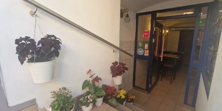 Originální perské menu s sebou pro 2 nebo 4 osoby: polévka, hlavní chod, salát i nápoj