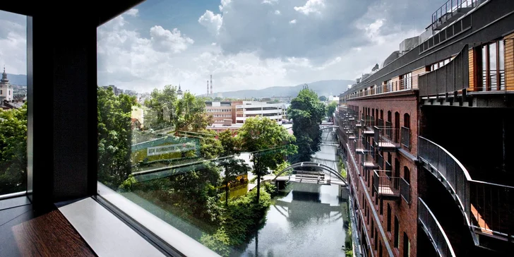 Moderní hotel v centru města Bielsko-Biała blízko u vlakového nádraží: snídaně i polopenze