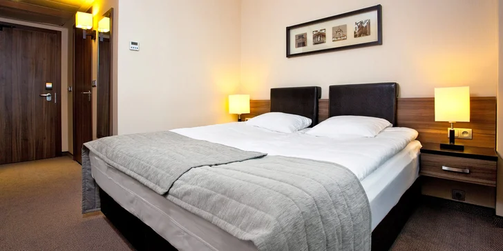 Moderní hotel v centru města Bielsko-Biała blízko u vlakového nádraží: snídaně i polopenze