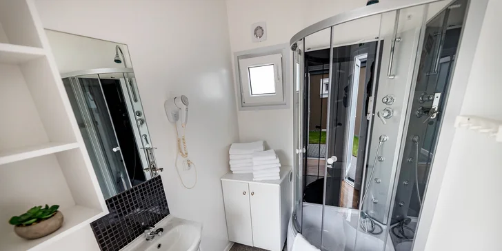 Rodinný pobyt u Energylandie: domek pro 6 osob, wellness zóna a vstup do zábavního Fantazja Parku