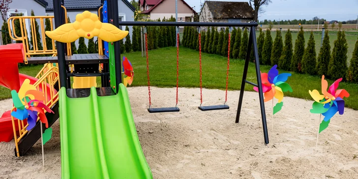 Rodinný pobyt u Energylandie: domek pro 6 osob s wellness zónou, vstup do zábavního Fantazja Parku