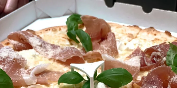 Neapolská pizza dle výběru pro 1 nebo 2 osoby: Quattro Formaggi, Capriciosa i Hawai