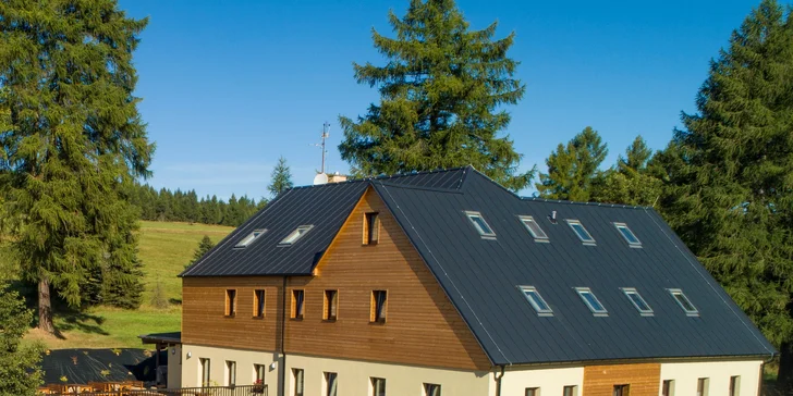 Zrekonstruované apartmány v Krušných horách s bazénem a koloběžkami