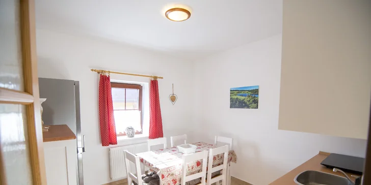 Zrekonstruované apartmány v Krušných horách s bazénem a koloběžkami