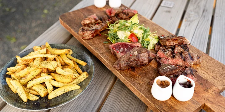 Steakové hody pro 2 osoby: masové prkno s hranolky, domácím chutney nebo burgerem