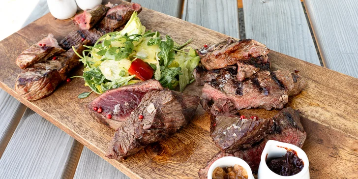 Steakové hody pro 2 osoby: masové prkno s hranolky, domácím chutney nebo burgerem
