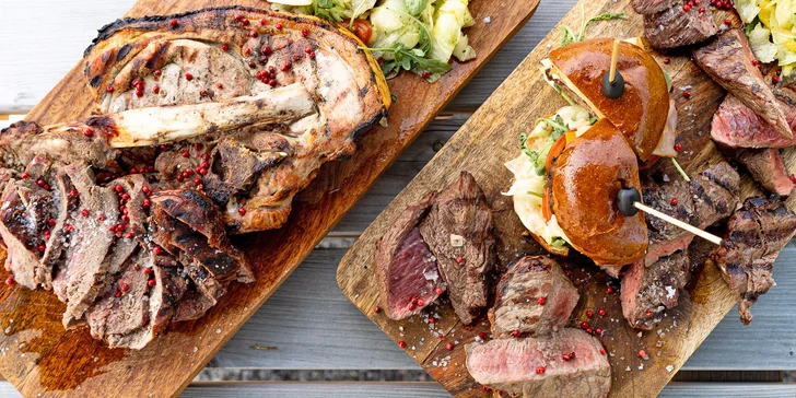 Steakové hody pro 2 osoby: masové prkno s hranolky, domácím chutney nebo burgerem