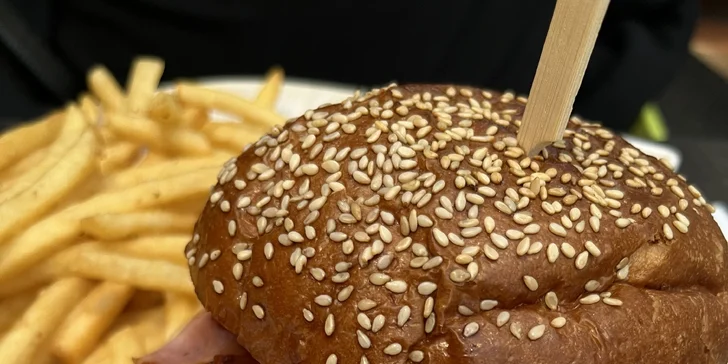 Dobrota v bulce pro 1 i 2 osoby: jelení burger nebo klasický hovězí burger či pálivá specialita