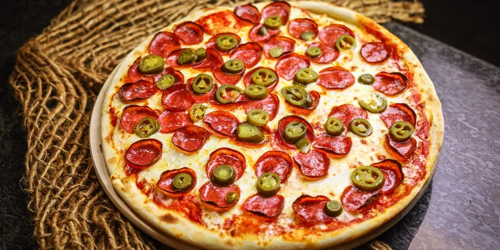 Pizza o ⌀ 40 cm nebo burger s hranolky a nápoj dle výběru pro 1 nebo 2