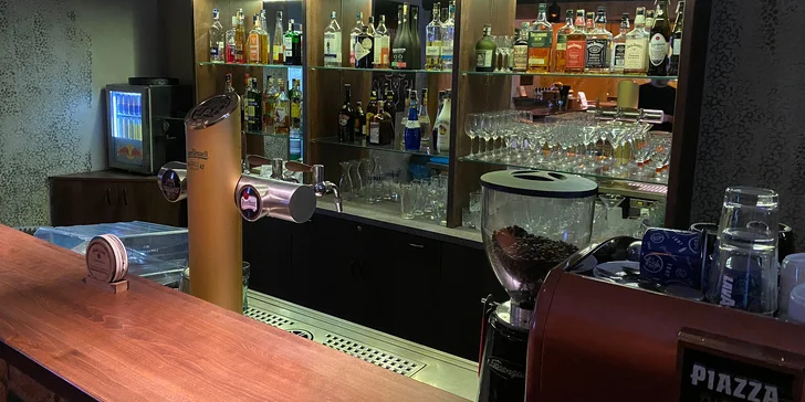 Alkoholický koktejl nebo maxi kýbl podle výběru: s vodkou, rumem i tequilou