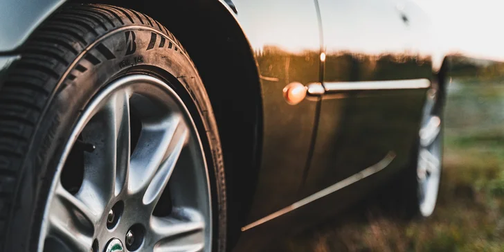 Pronájem auta Jaguar XK8 Convertible na Pálavě: pronájem na hodinu i 1-2 dny, dálnička