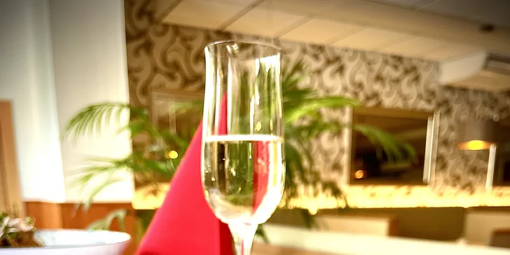 Tří- nebo čtyřchodové menu i s 2hod. vstupem do wellness pro 2 osoby