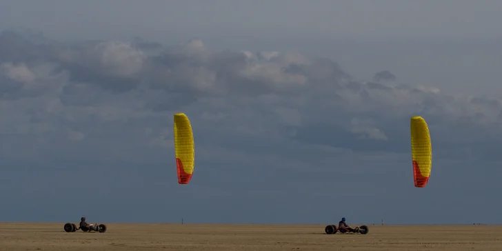Adrenalinová jízda s drakem: kurzy landkitingu pro začátečníky i pokročilé