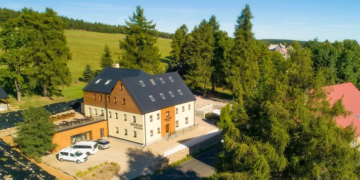 Zrekonstruované apartmány v Krušných horách s bazénem a koloběžkami