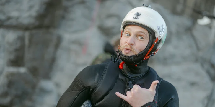 Surfing na Vltavě s instruktorem: 2hod. skupinová lekce pro 1 osobu