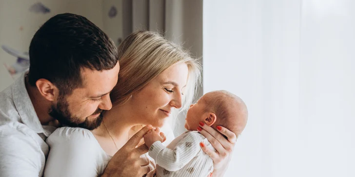 Lifestylové focení v exteriéru v okolí Loun a Mostu: rodinné, párové, těhotenské i focení se zvířaty