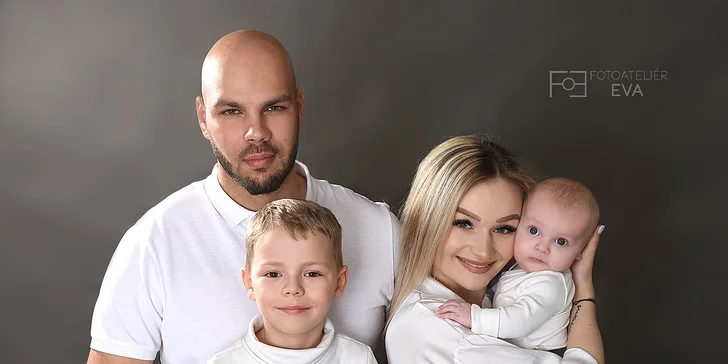 Hodina focení v ateliéru nebo venku: 20 či 40 snímků profesionální kvality