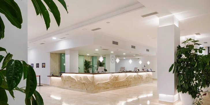 All inclusive dovolená ve Španělsku: 4* hotel AluaSun Doblemar přímo u pláže a s bazény