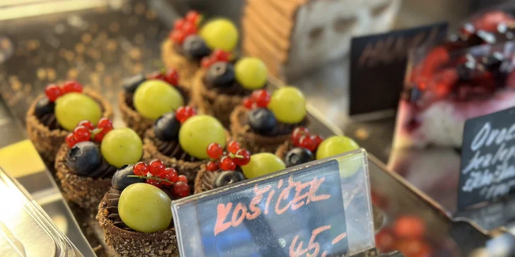 Sladké chvíle ve Vršovicích: báječný zákusek a káva podle vašeho gusta