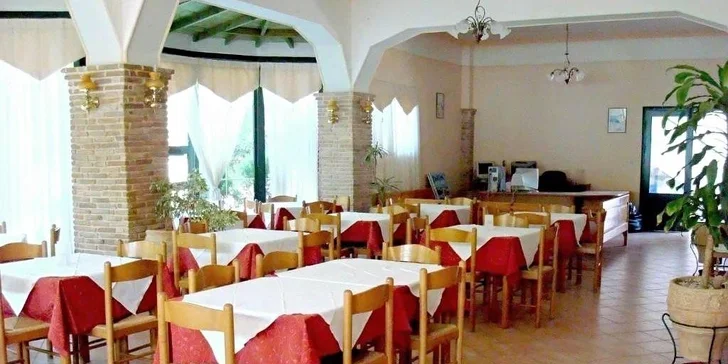 Dovolená na řeckém ostrově Lefkáda: 3* Delfini Penzion přímo u pláže, polopenze i letenka