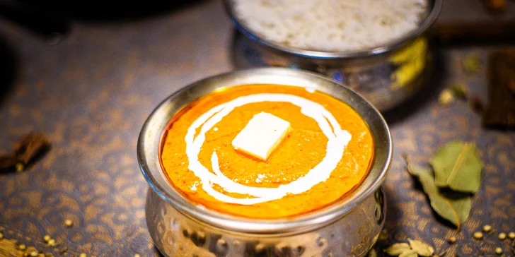 Indické menu pro 1 nebo 2 osoby: kuřecí, vege, jehněčí, krevety či hovězí