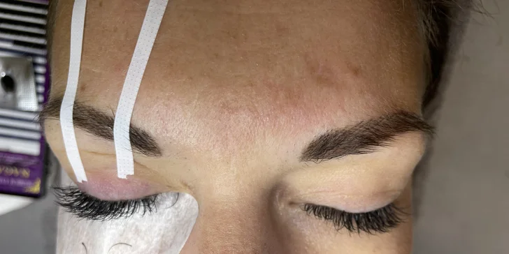Laminace obočí, lash lifting či prodloužení řas metodou řasa na řasu