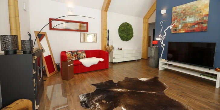 Buďte pár dní jen spolu: romantický pobyt v luxusní chatě se saunou, vířivkou a krbem
