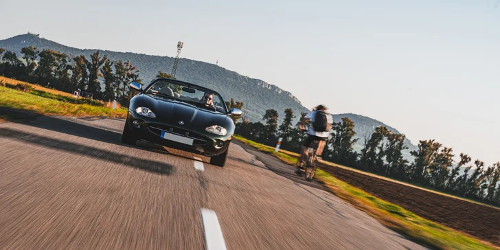 Pronájem auta Jaguar XK8 Convertible na Pálavě: pronájem na hodinu i 1-2 dny, dálnička