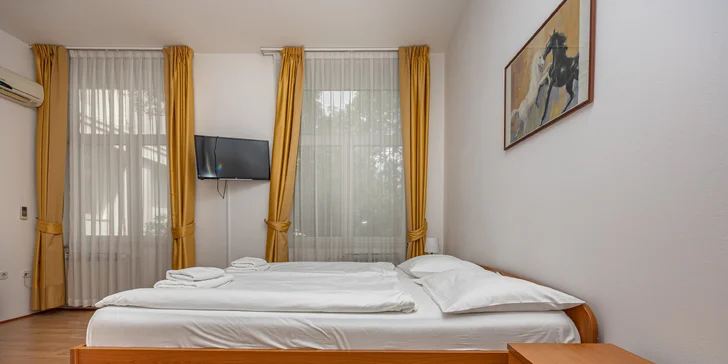 Příjemný hotel v Crikvenici až pro 6 osob: snídaně, 5 min. od moře