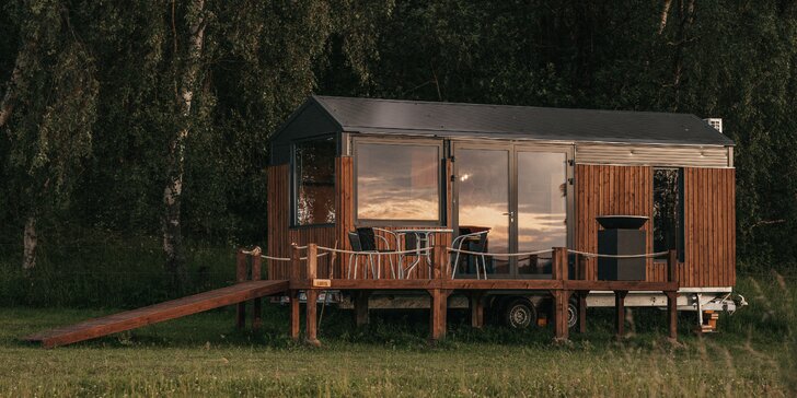 Tiny House Louis na Lipensku: skvělé vybavení včetně kuchyně a koupelny, překrásný výhled