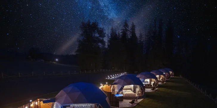 Romantický glamping s venkovní vířivkou jen kousek od Zakopaného