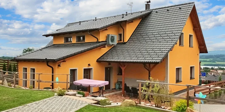Apartmány v Horní Plané s výhledem na Lipno: venkovní posezení s grilem, infrasauna