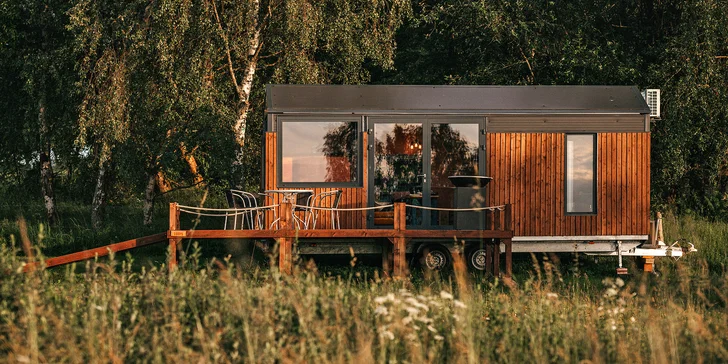 Tiny House Louis na Lipensku: skvělé vybavení včetně kuchyně a koupelny, překrásný výhled