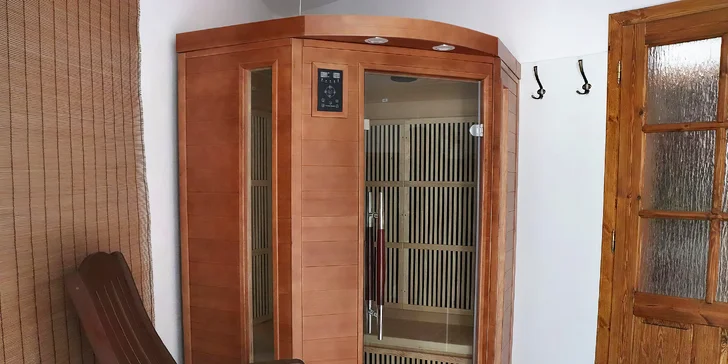 Apartmány v Horní Plané s výhledem na Lipno: venkovní posezení s grilem, infrasauna