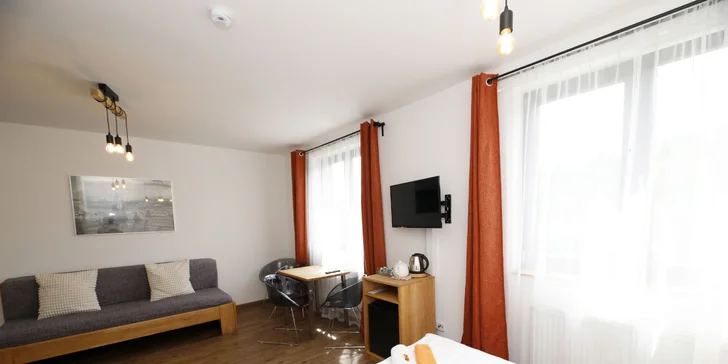Aktivní odpočinek v moderním hotelu v Krkonoších: snídaně či polopenze, koloběžky i vstup do lanového parku