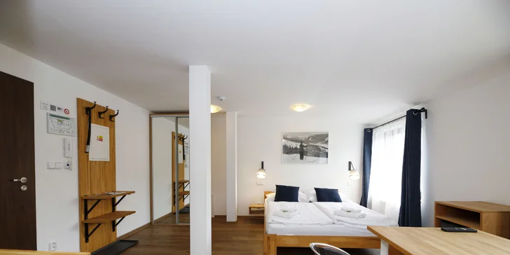 Aktivní odpočinek v moderním hotelu v Krkonoších: snídaně či polopenze, koloběžky i vstup do lanového parku