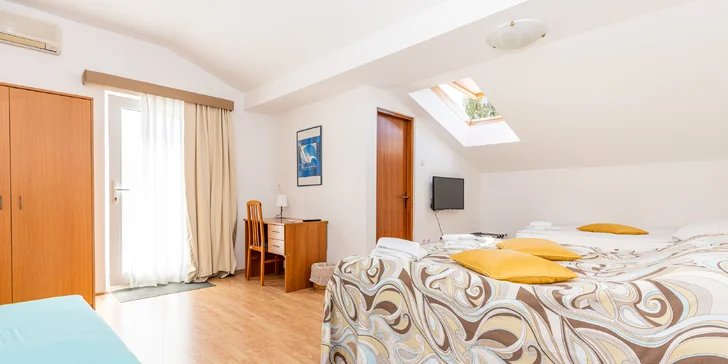 Příjemný hotel v Crikvenici až pro 6 osob: snídaně, 5 min. od moře