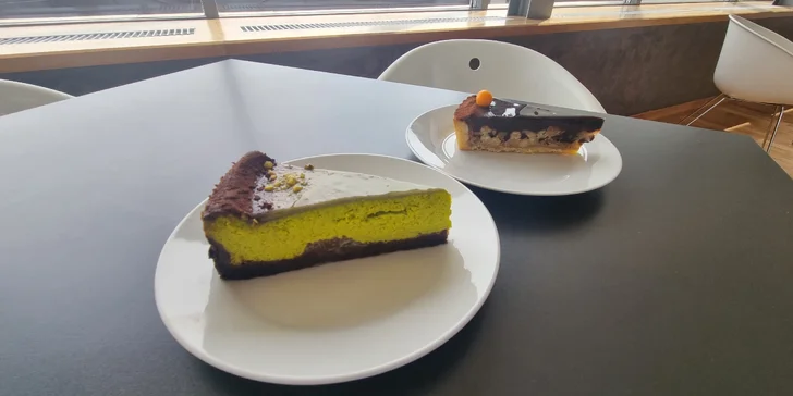 Café Vítkov: dort s kávou nebo Gin & Tonic s výhledem na Žižkov a Karlín