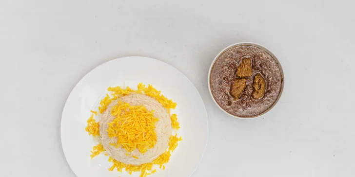 Originální perské menu s sebou pro 2 nebo 4 osoby: polévka, hlavní chod, salát i nápoj