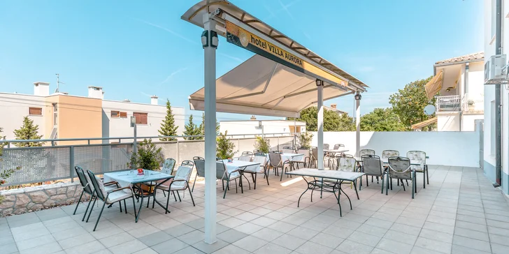 Příjemný hotel v Crikvenici až pro 6 osob: snídaně, 5 min. od moře