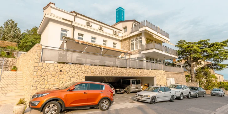 Příjemný hotel v Crikvenici až pro 6 osob: snídaně, 5 min. od moře
