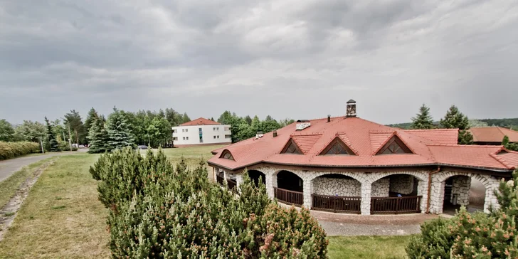 Pobyt u jezera na kraji Poznaně: moderní pokoje, snídaně i parkování zdarma