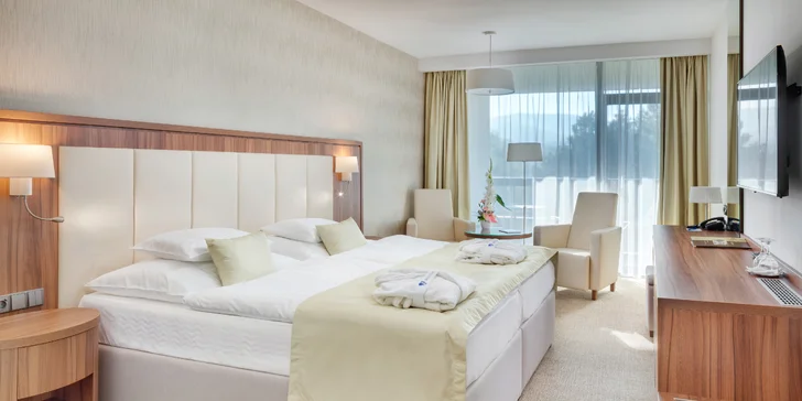 Pobyt ve 4* lázeňském hotelu v Piešťanech: polopenze, neomezené sauny a bazény i minerální koupel