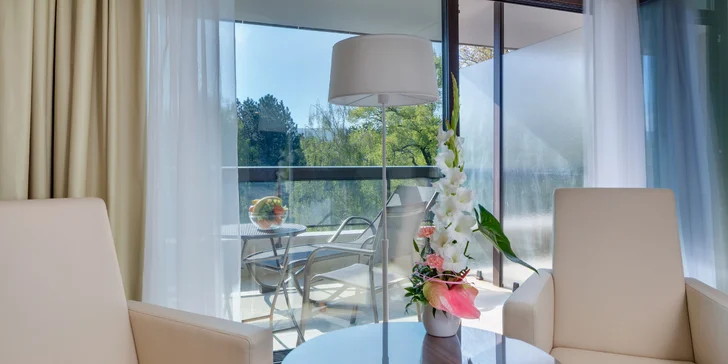 Pobyt ve 4* lázeňském hotelu v Piešťanech: polopenze, neomezené sauny a bazény i minerální koupel