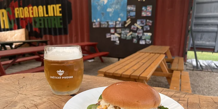 Burger s trhaným hovězím či hot dog vč. nápoje v baru u vody pro 1-2 os.