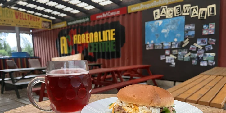 Burger s trhaným hovězím či hot dog vč. nápoje v baru u vody pro 1-2 os.