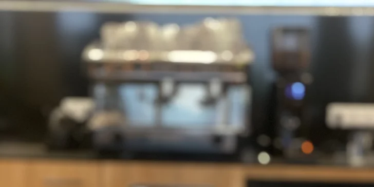 Káva v Porubě: latté, flat white i americano nebo domácí limča a zákusek dle výběru
