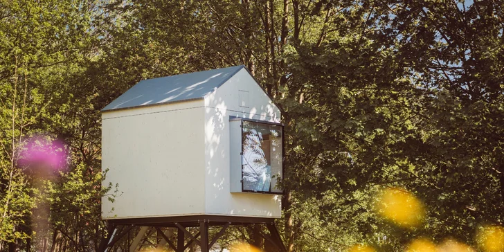 Romantický pobyt v posedu včetně snídaně: výhled na jabloně nebo levandulové pole