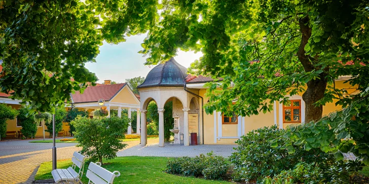 Pobyt ve 4* lázeňském hotelu v Piešťanech: polopenze, neomezené sauny a bazény i minerální koupel